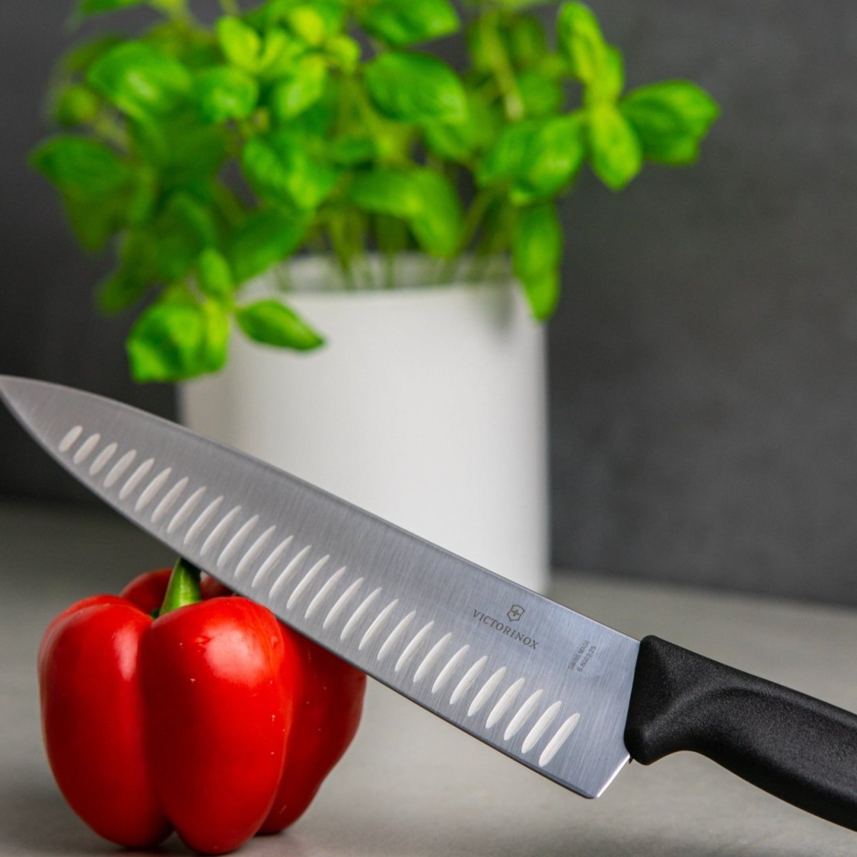 Swiss Classic Tranchiermesser mit Kullenschliff - BERUFSMESSER.de